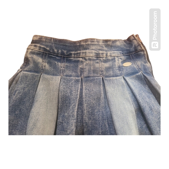GUESS FACTORY Girl's Blue Pleated Denim Skirt - Size 8 - Picture 4 of 7